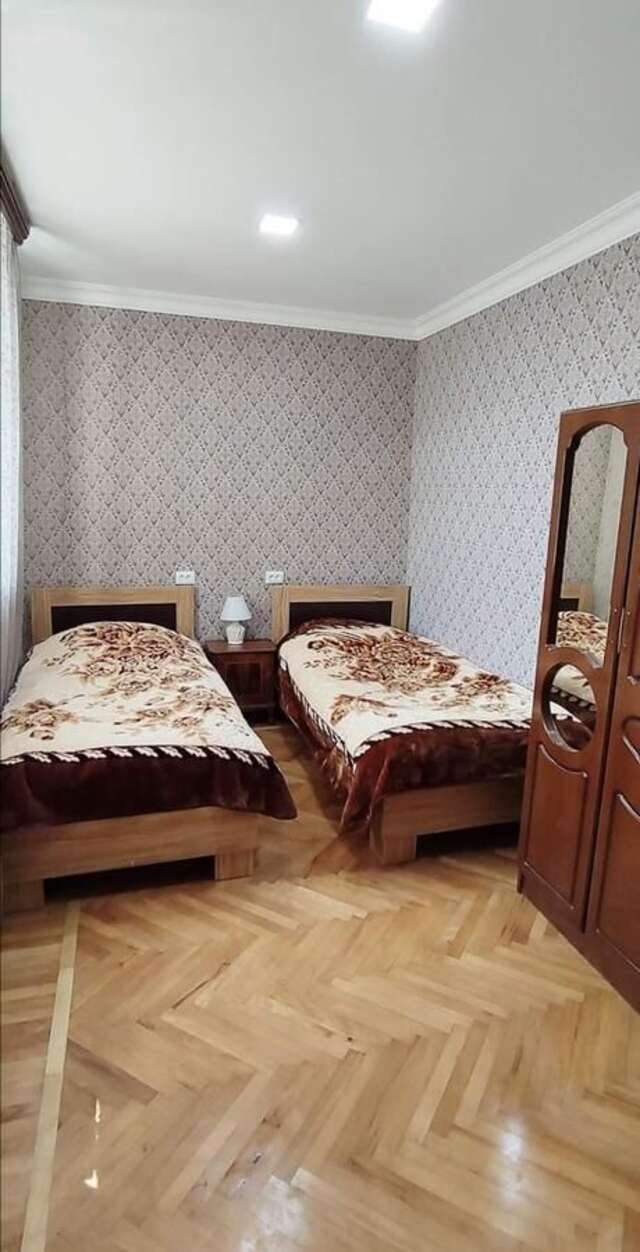Отели типа «постель и завтрак» Elgay Guest house Иджеван-12